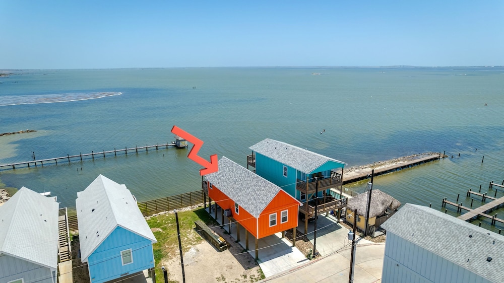 Orange Crush by Avantstay Waterfront View Dock