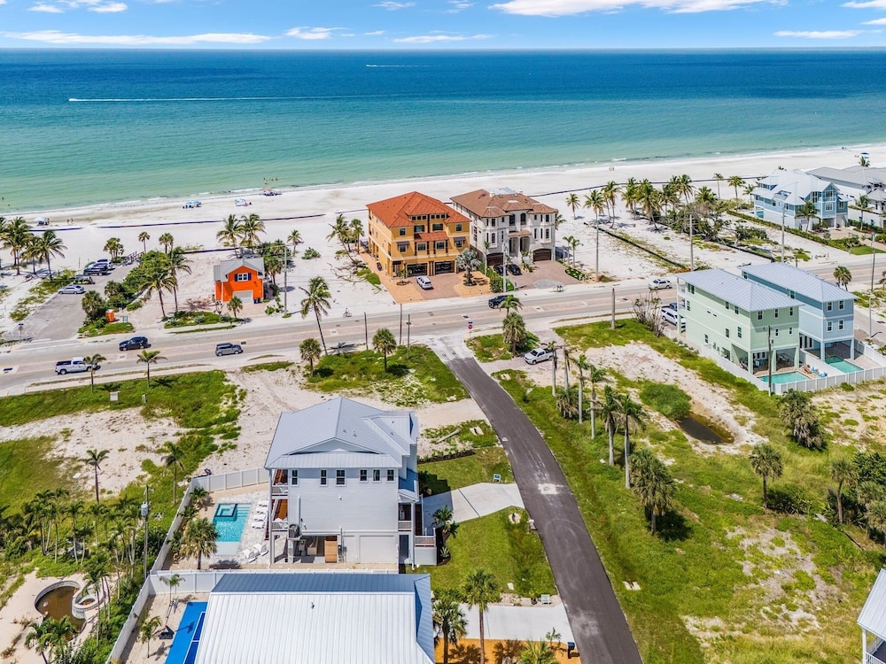 110 Sea Le Vie: 5br/4.5ba Brand New Build W/ Pool! 5 Bedroom Home
