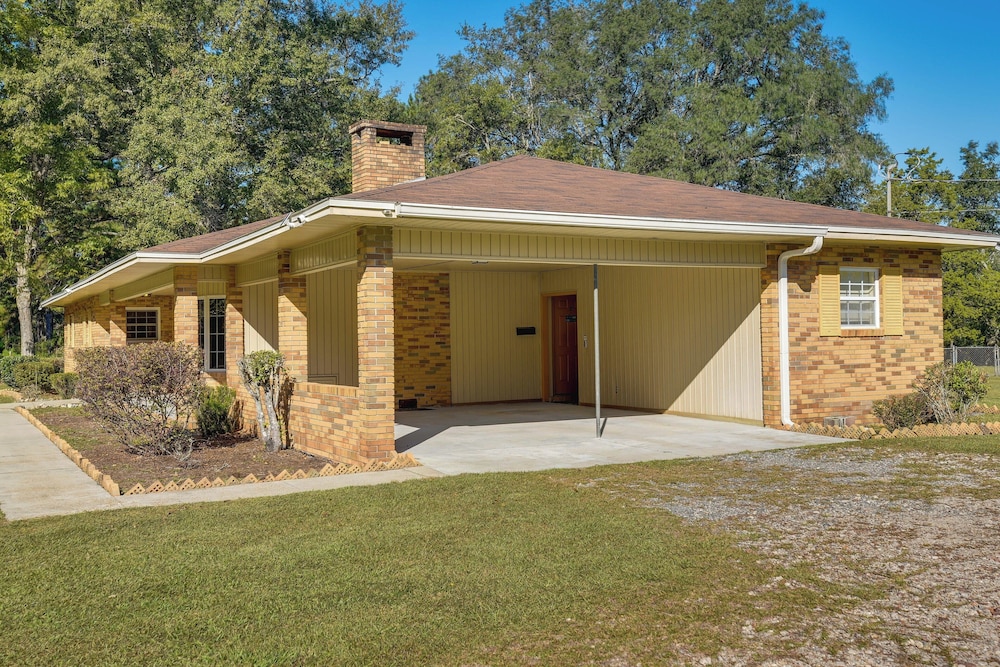 Vintage Chipley Getaway on Large Private Property - Property Image 15