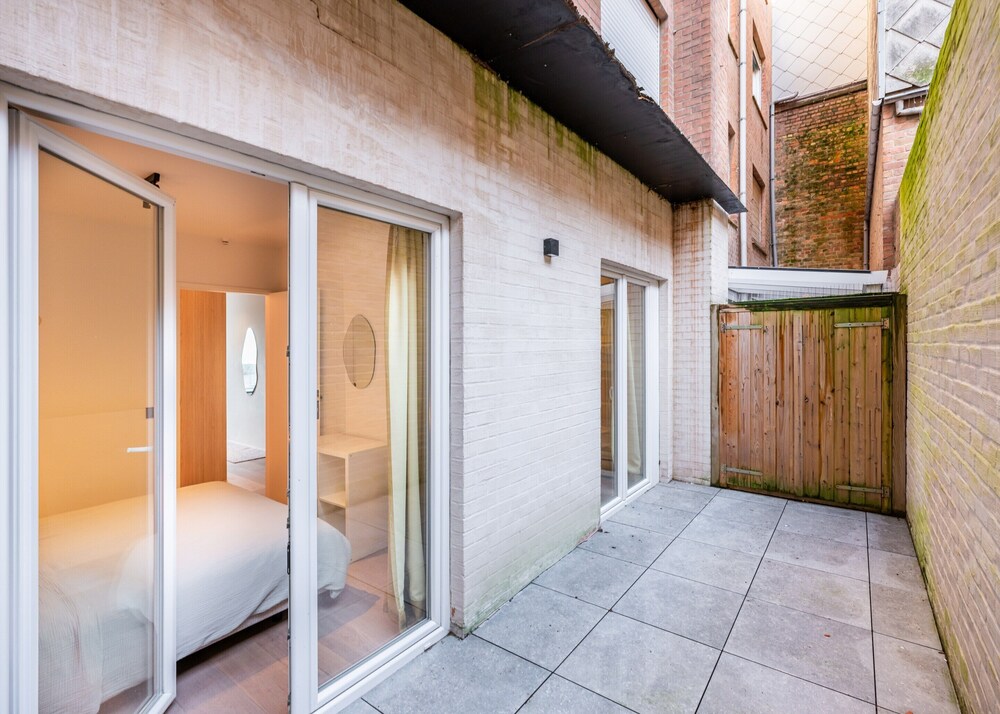 Apartment on Zeedijk With Stunning Sea Views