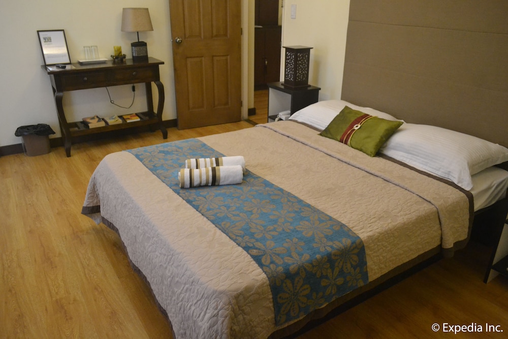 Twin Pines Suites