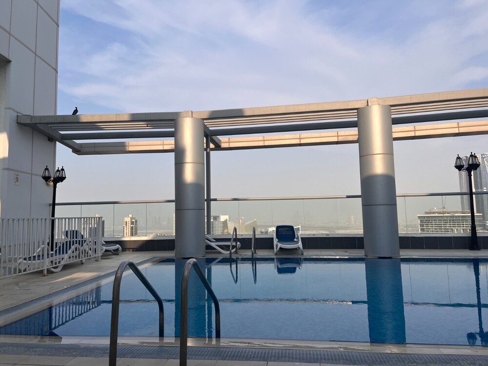 Stylish Studio With Balcony in Downtown Dubai