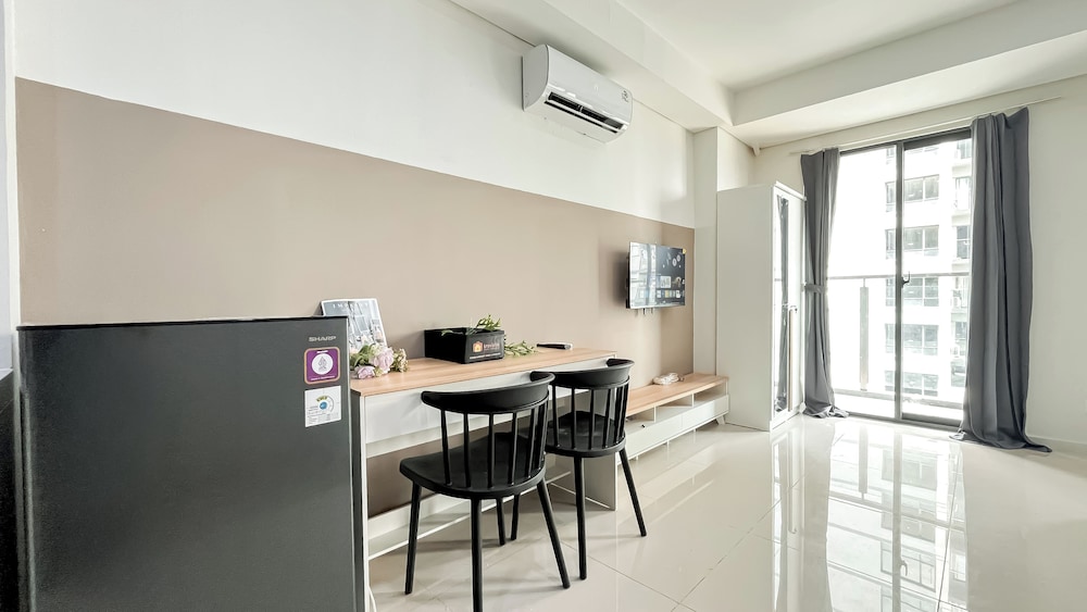 Studio Near Kalideres Station At Daan Mogot City Apartment