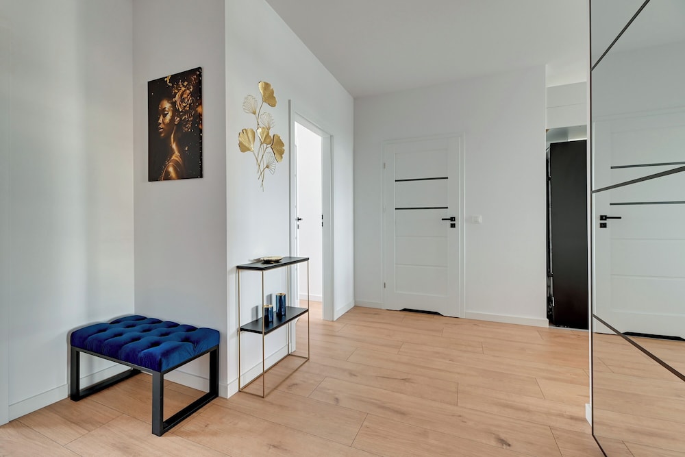 Doki Living - Foodhall & Parking by Downtown Apartments