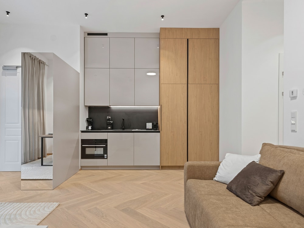 Living No. 5 by GT7 Hospitality