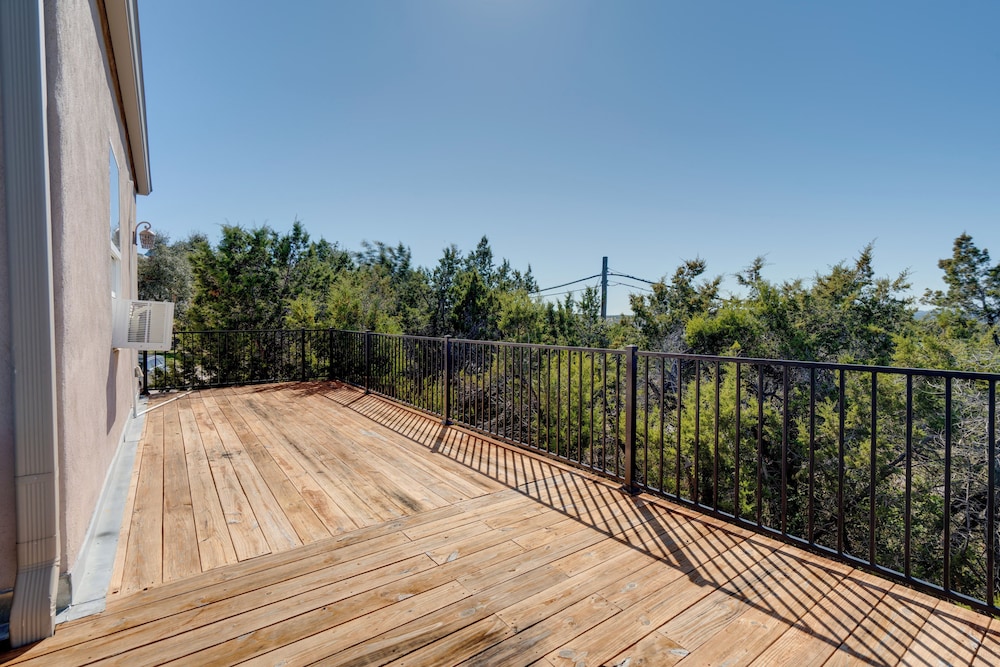 Near Lake Travis & Marina: Modern Austin Getaway!