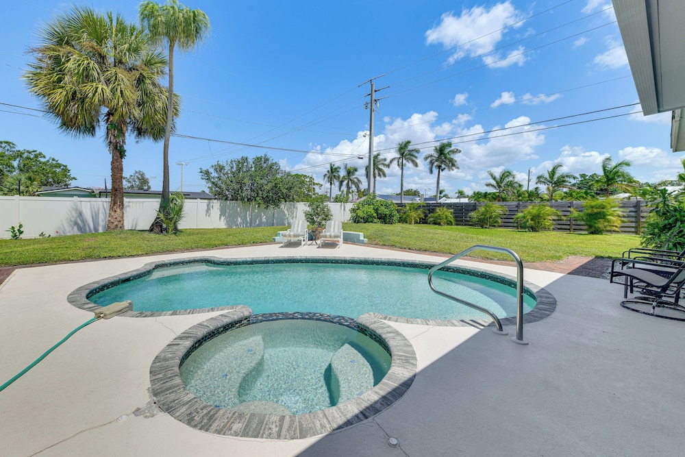 Beach Gear Provided! Cozy Family Home in Bradenton