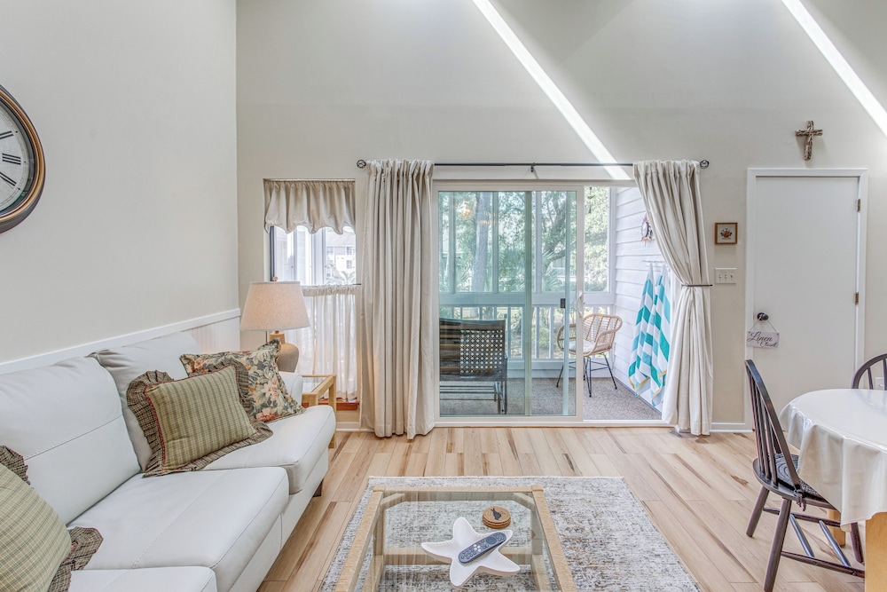 3 Mi to Beach Access: Little River Retreat!