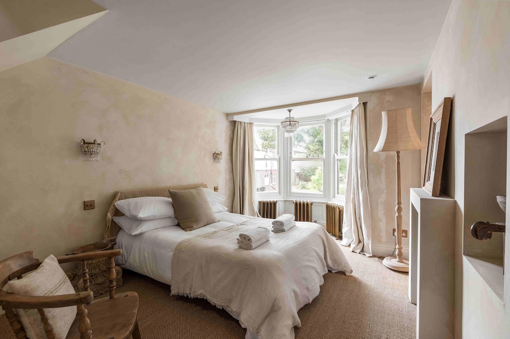 Chantry House With Free Parking By My Getaways