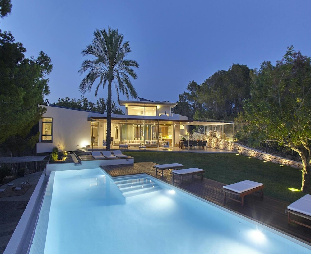 Luxury Villa With sea and Sunsets Views