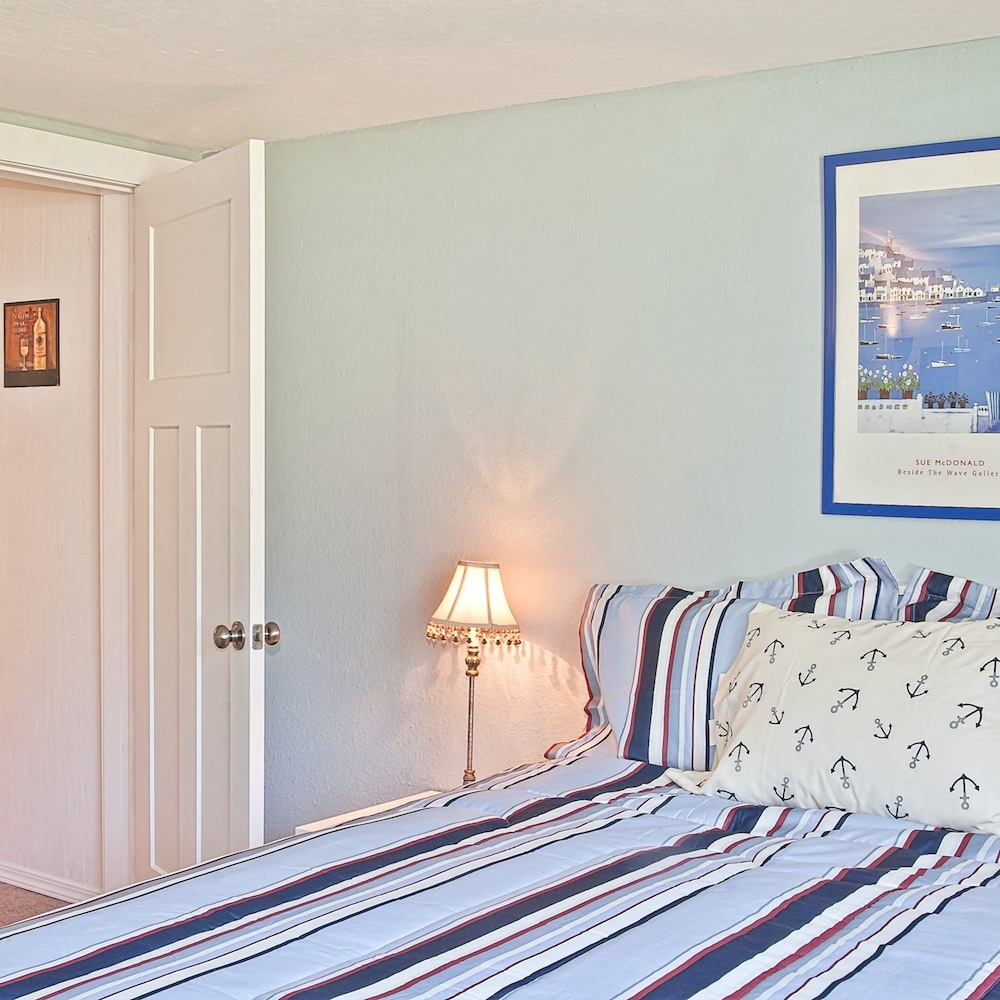 Ten Pines Cottage in Hoquiam