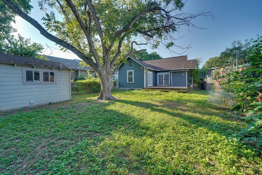 4 Mi to Downtown! Cozy Bungalow in San Antonio