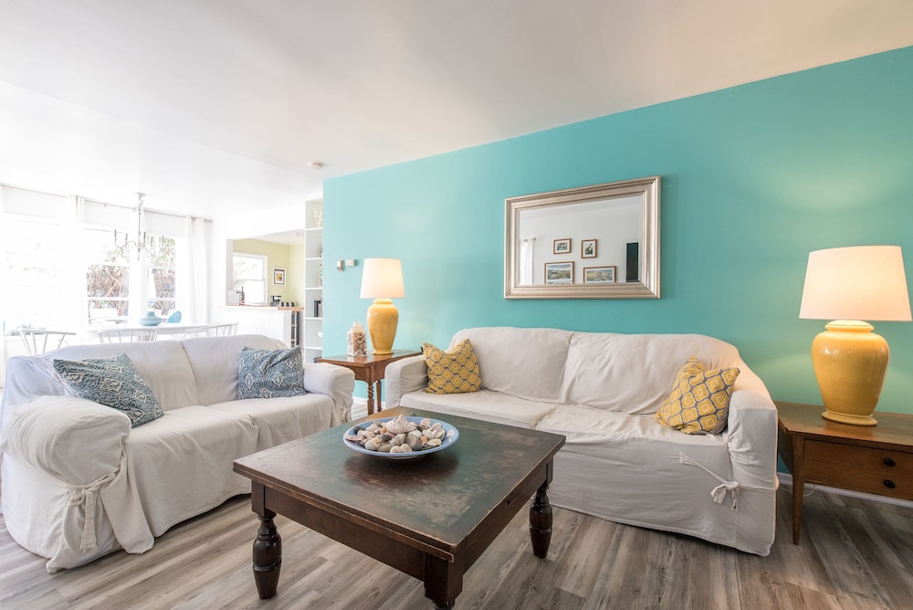 Ventura Vacations - Ventura Beach Cottage - Property Image 3
