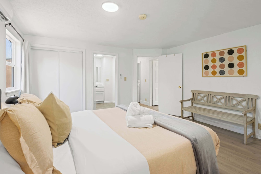 @ Marbella Lane - Modern Cabin-style 2BR Home