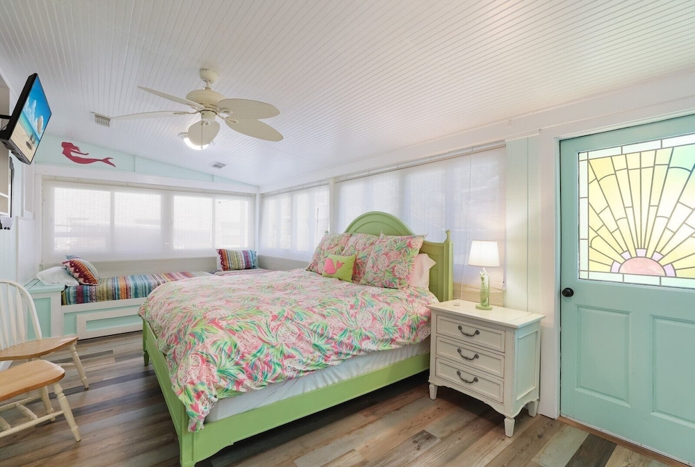 Marmalade Mermaid 3 Bedroom Home by RedAwning
