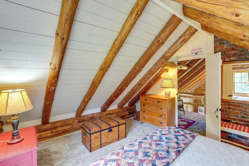 Cozy Log Cabin Near Mt Snow: Views, Modern Comfort