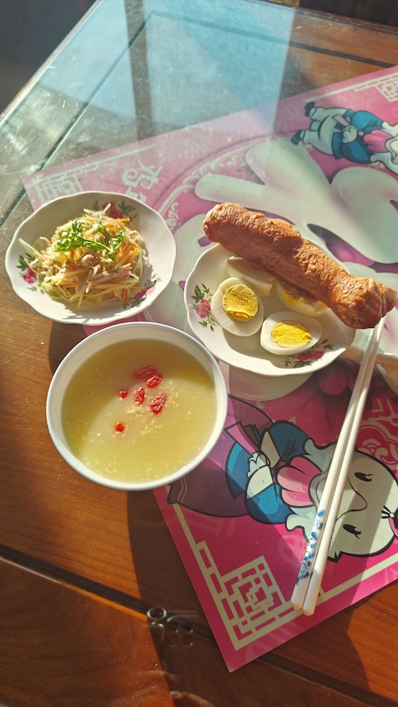 Mommy's home with breadfast and more