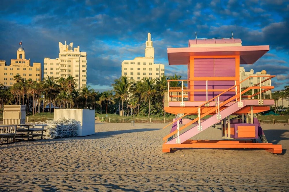 BEST DEAL! 2BR Modern Beachfront Ocean Drive WiFi