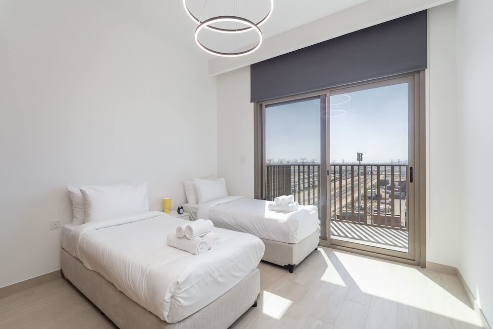 Modern and Peaceful 2 Bedroom in Amber by Azizi