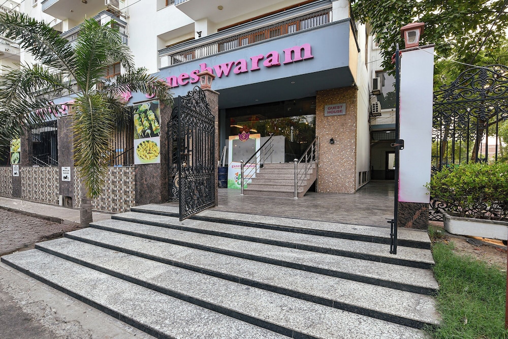FabHotel Ganeshwaram 45