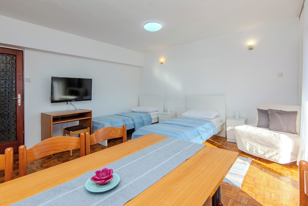 Apartments Kurta