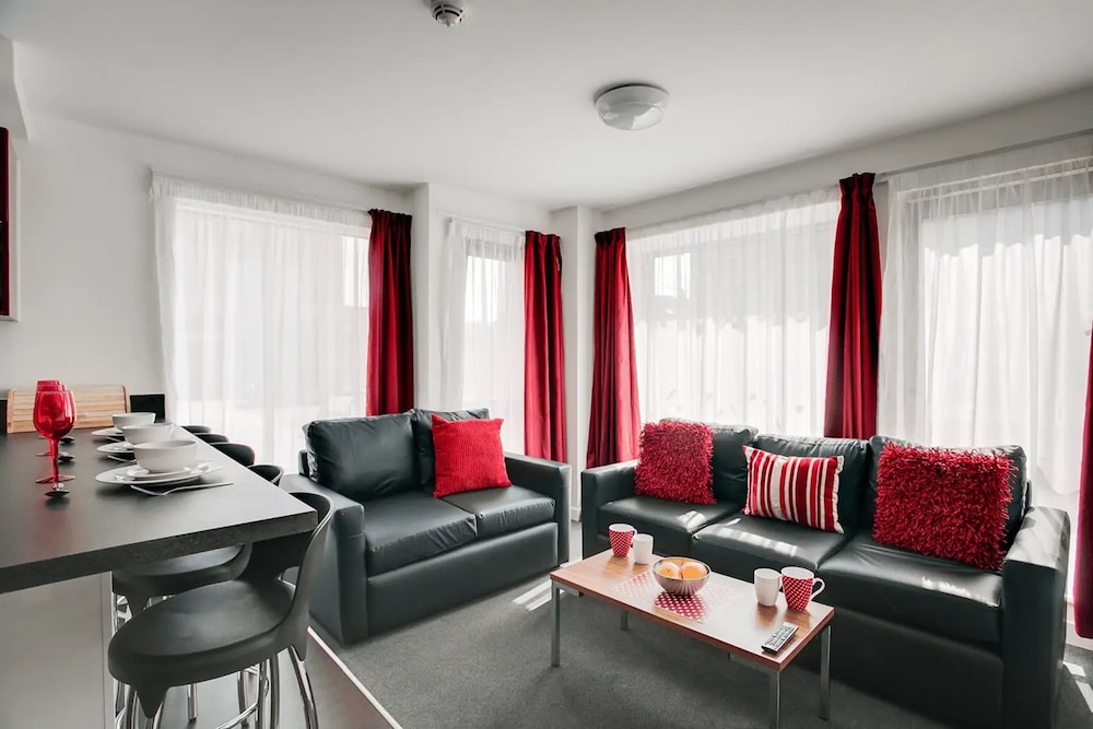 Modern Rooms BIRMINGHAM - SK view 5