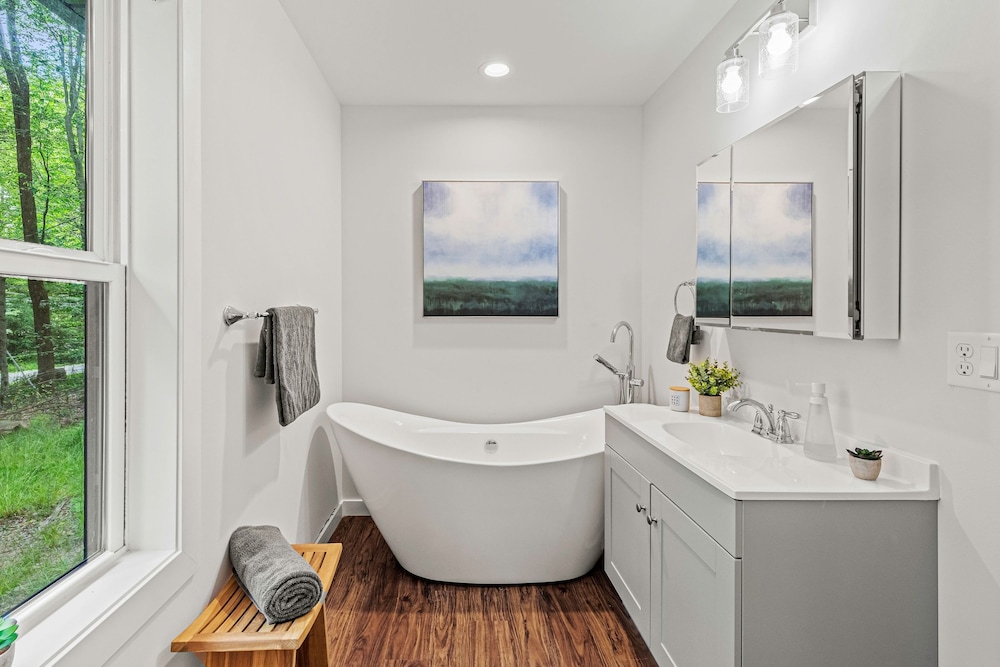 Happy Trails Chalet by Avantstay Sauna Deck Private Community Beach Access