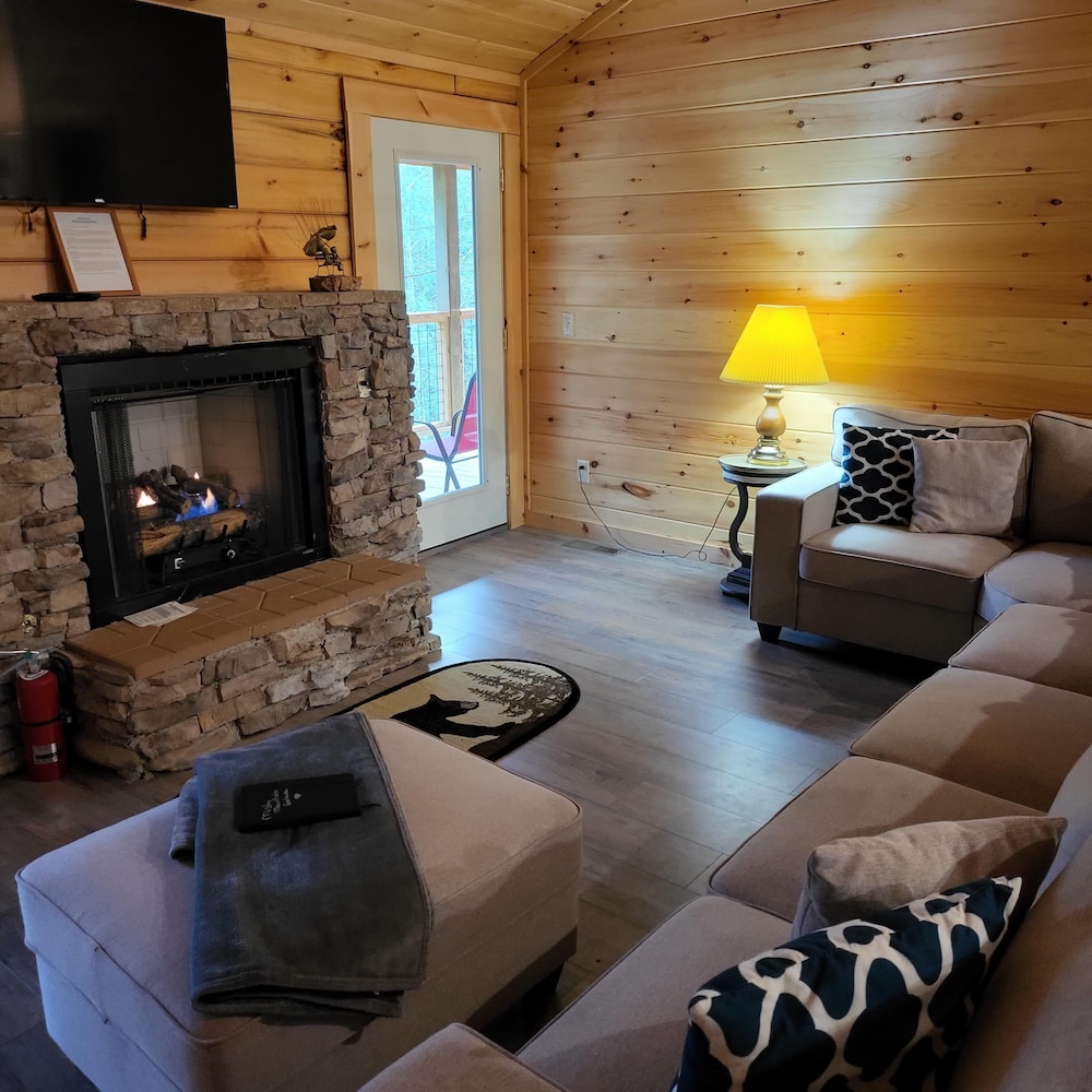 211 Misty Mountain Getaway 4 Bedroom Cabin