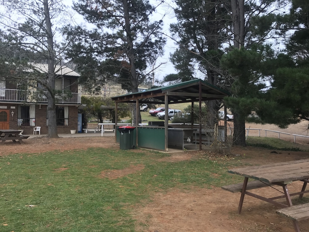 Cooba Holiday Motel