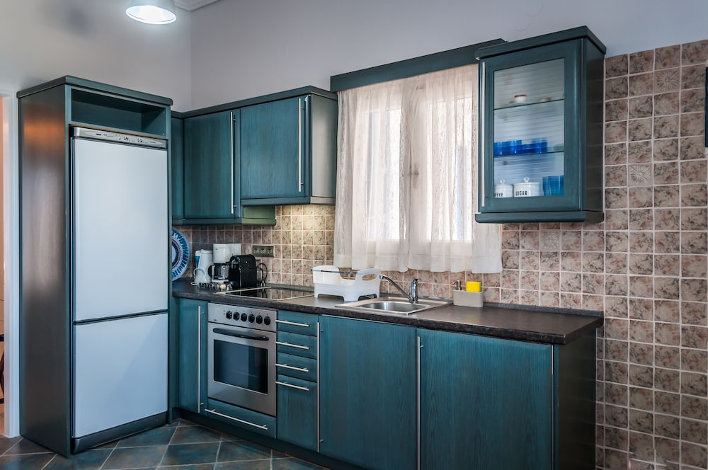 Akroploron en Milos — kitchen