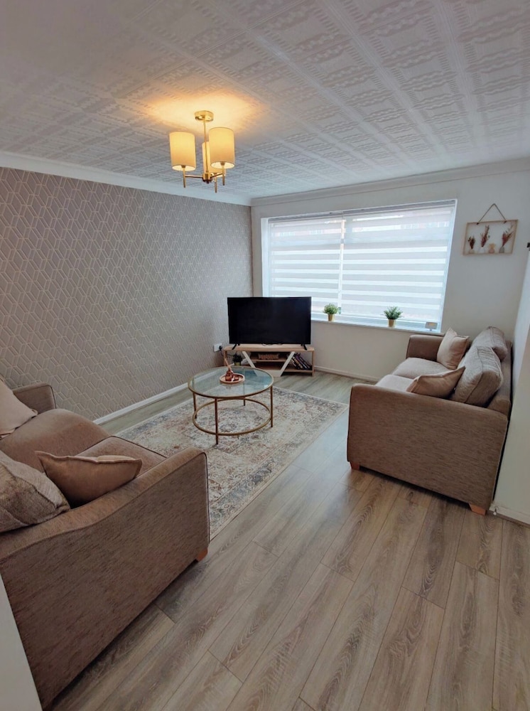 The Croft House Near Birmingham Airport and Nec