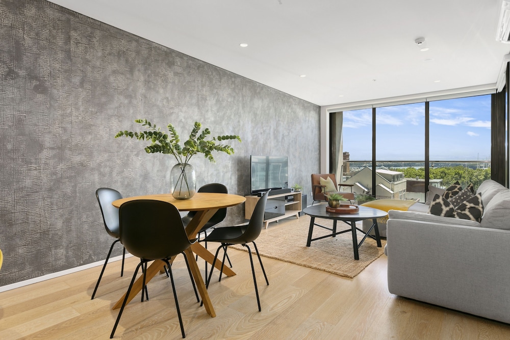 Laid back living with city views view 5