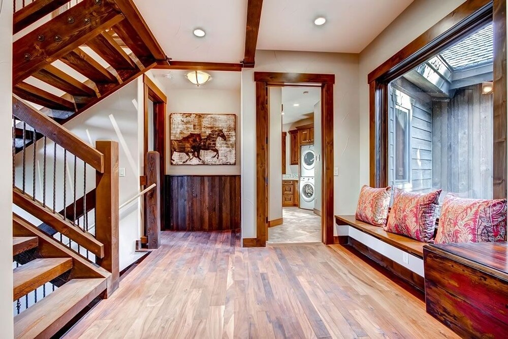Three Sisters Lookout 5 Bedroom Home