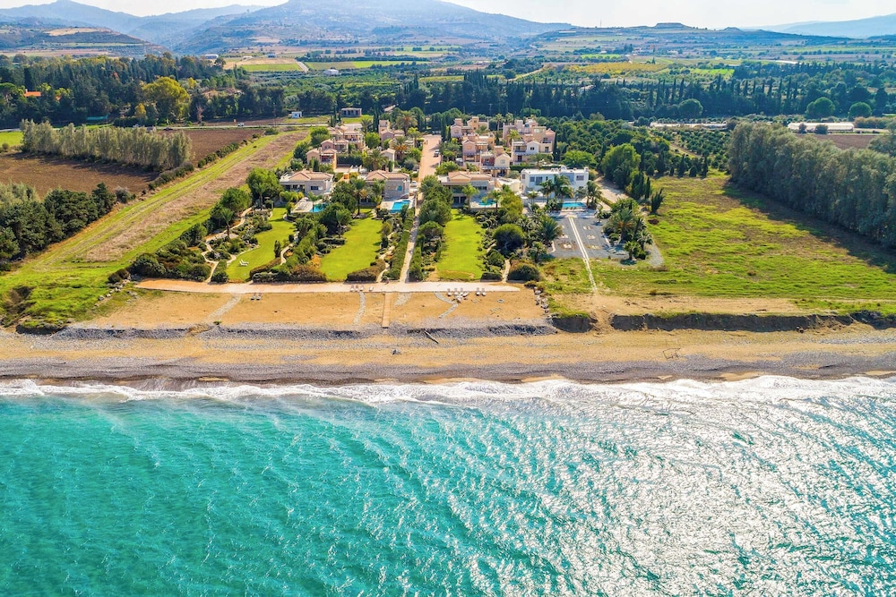 Harmonia Beach Villa