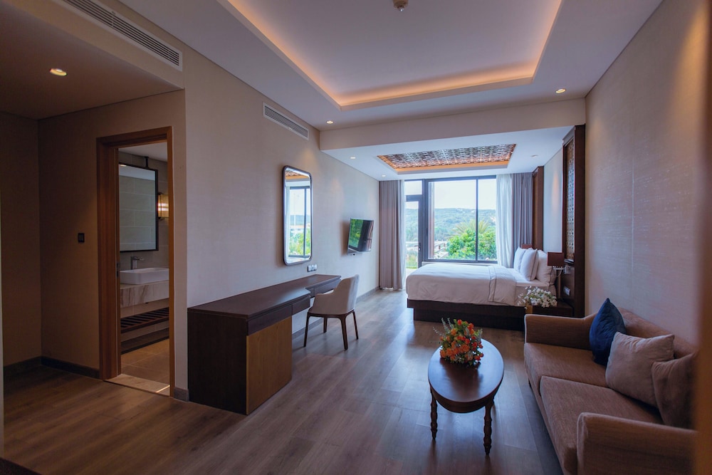 The Palm Nest Cam Ranh Pool Villa