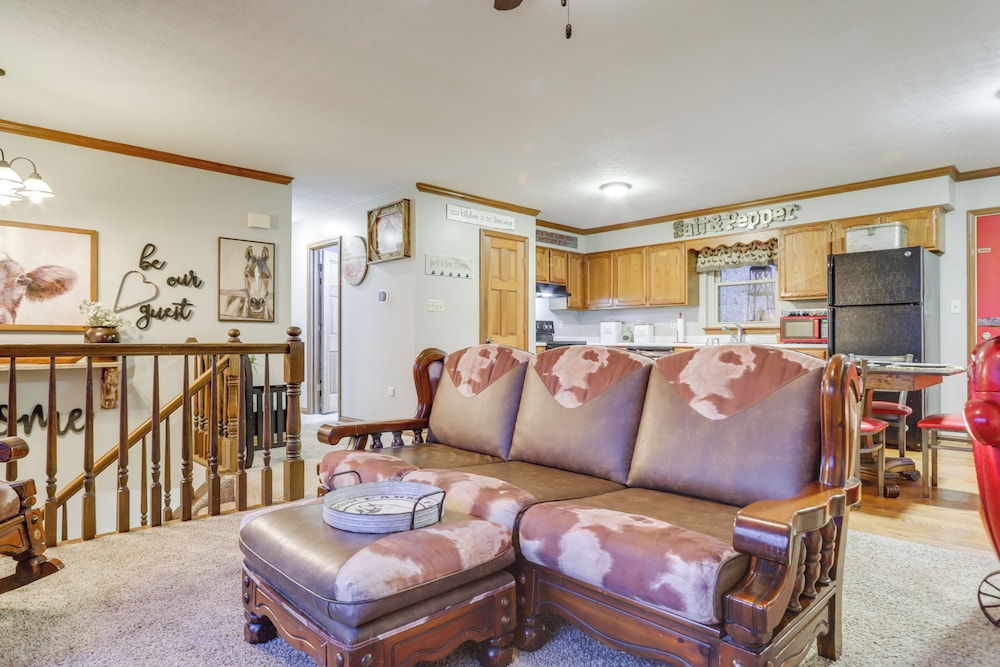 34 Mi to Ark Encounter: Kentucky Family Farmhouse
