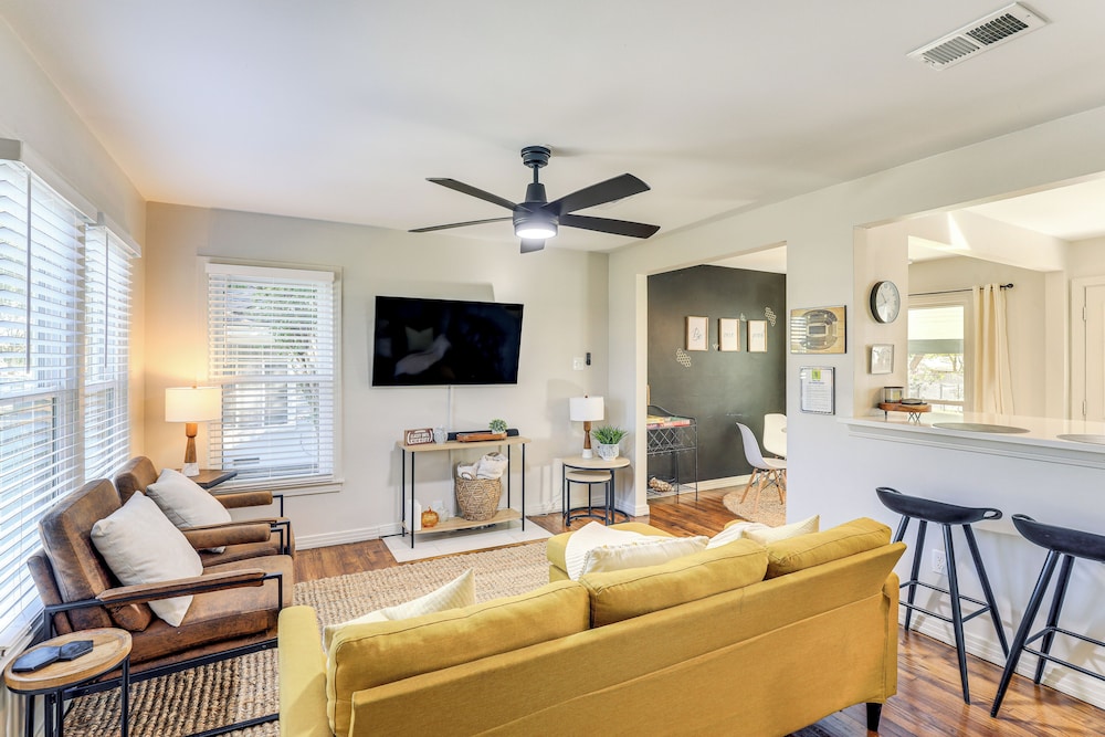Walk to Cowboys Stadium! Arlington Home w/ Yard