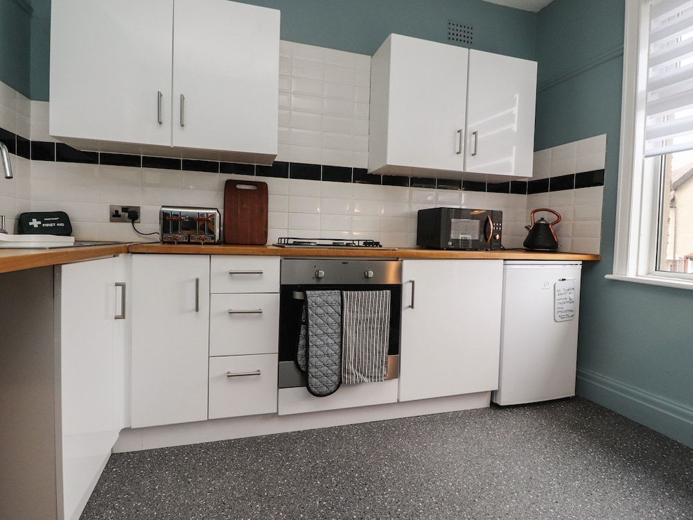 6A Elms Road