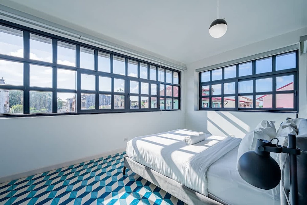 w Amazing 2BR in Santa Ana
