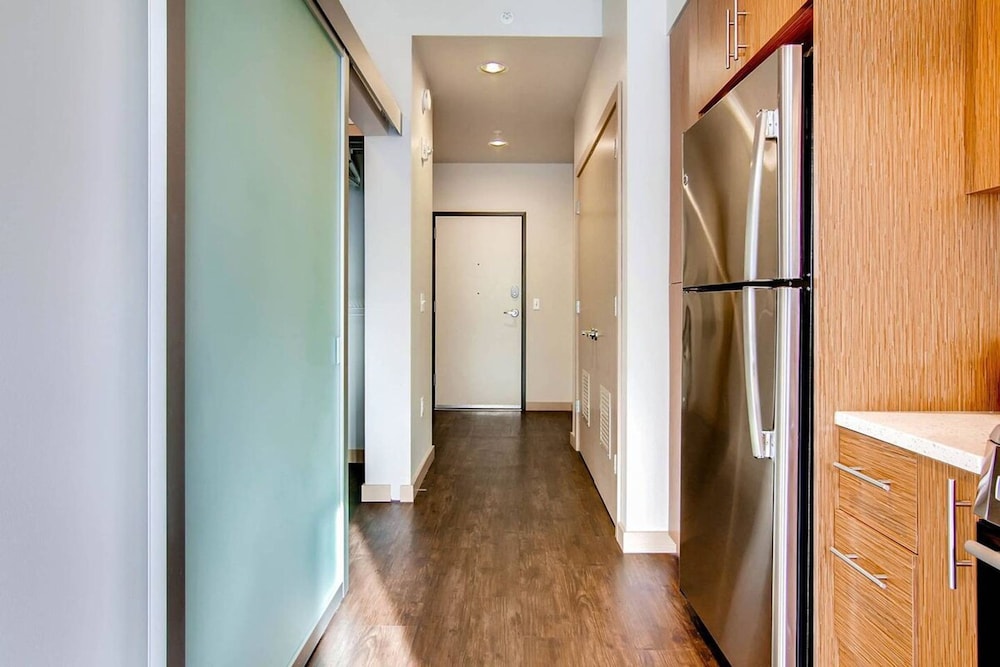 1 Location 2BR Across From Space Needle -vr1