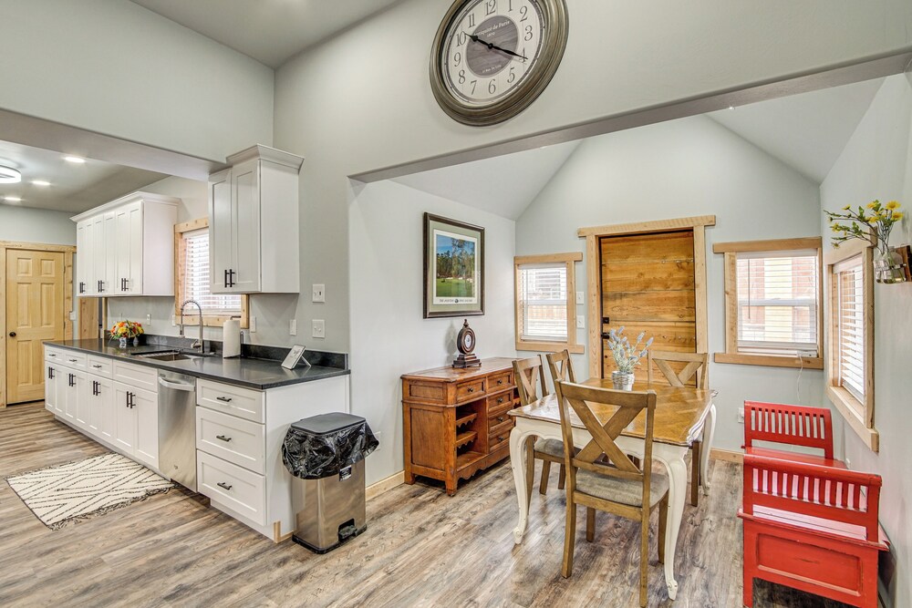 Family Home w/ Mountain Views in Circleville!