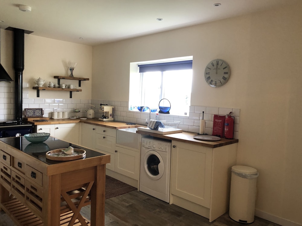 Country Retreat Sleeps 2 Near Cymyran Beach view 5