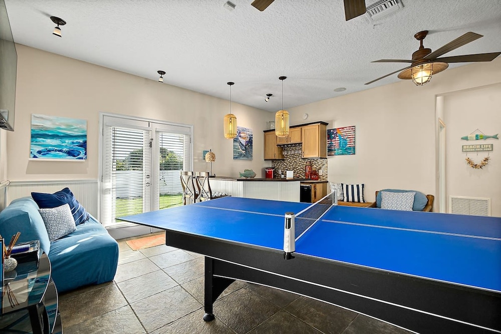 Perfect Beach House 2min Walk With Heated Pool and Hot Tub 4 bed 3 Bath With Pet Friendly