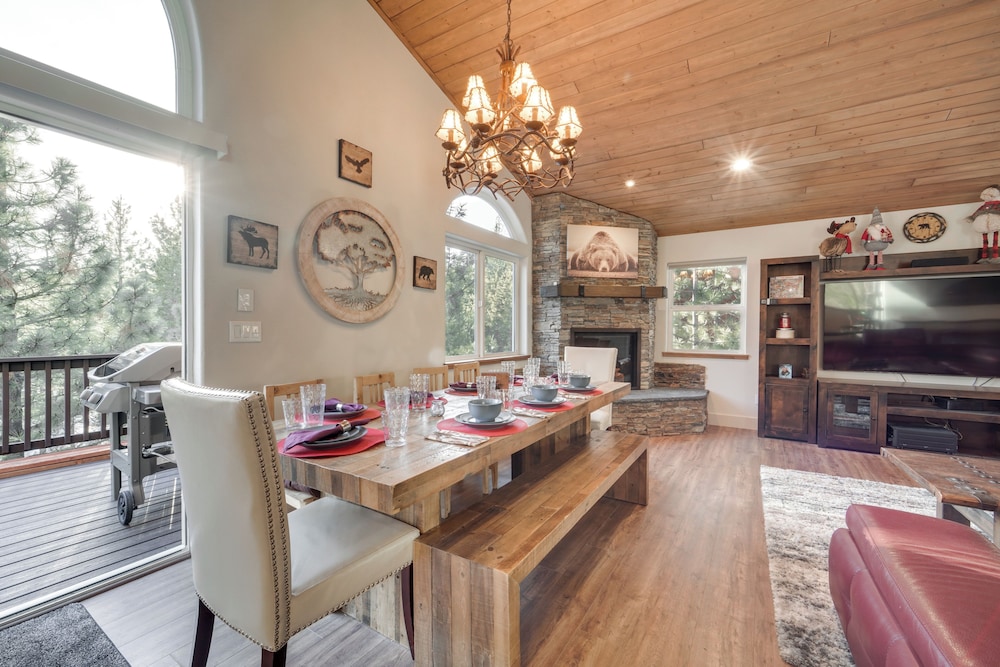 Near Downhill Ski Resort! Hot Tub Haven in Truckee