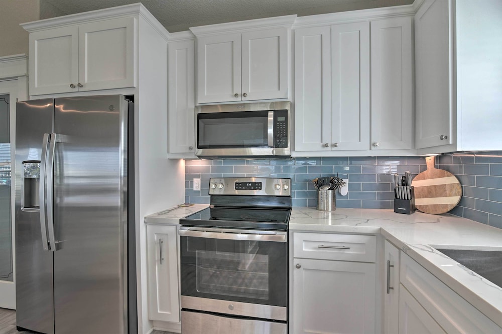 < 1 Mi to Sea Isle Beach: Home w/ Pool Access