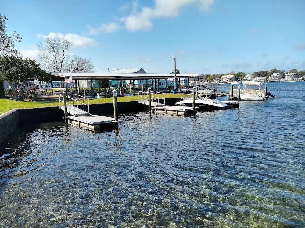 King's Bay Lodge