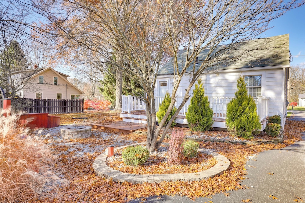 Quiet Home Base in the Heart of Boardman!