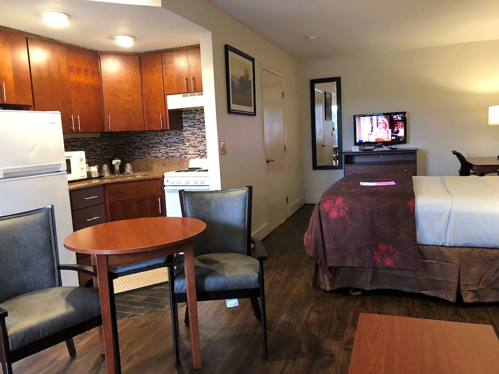 Clarion Pointe Mount Vernon - Burlington
