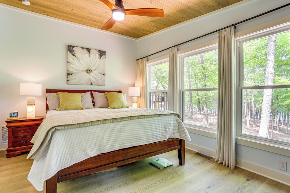 Lakefront Home w/ Private Dock in Gainesville!