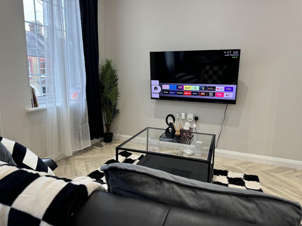 Stunning Flat Near Stratford Shopping Centre